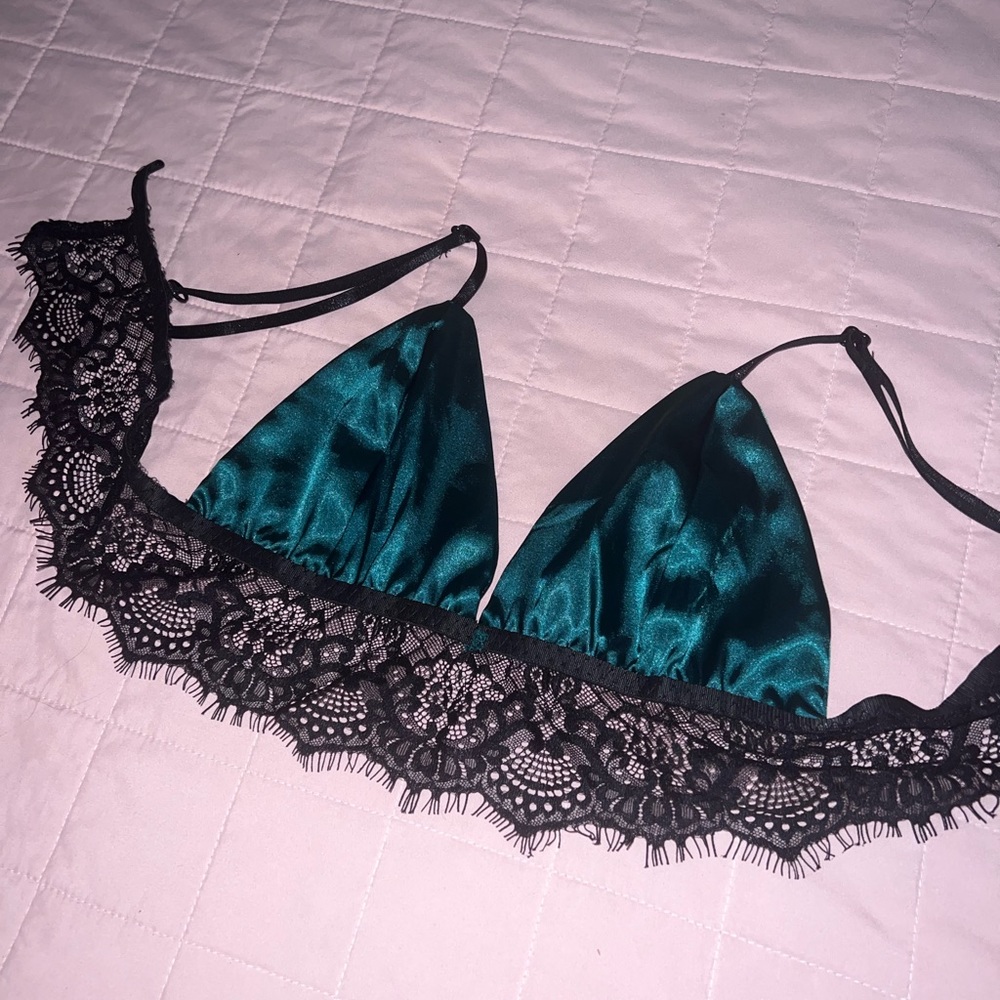 Lingerie Set - Picture 2 of 4